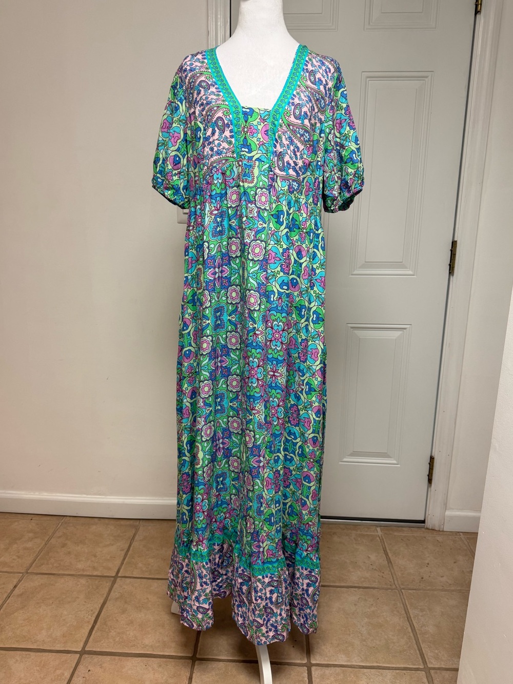 RUSTTYDUSTTY- Bohemian Floral V-Neck Maxi Dress 
NWT Size - XL